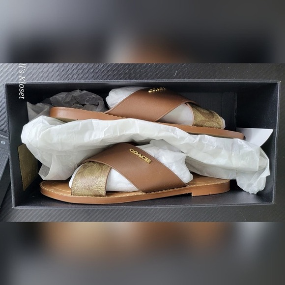 Coach Bundle Hilda Sandals SZ6 and Matching Signature  Wristlet. - Picture 7 of 16